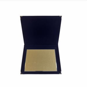 Placa de Homenagem Dourada com Carteira de Veludo – Personalizável com Gravação