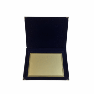 Placa de Homenagem Dourada com Carteira de Veludo – Personalizável com Gravação